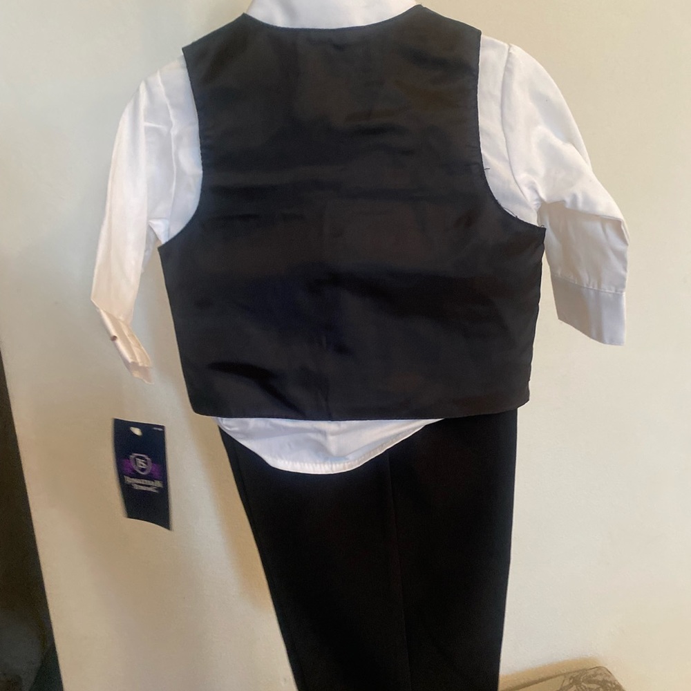 Suit - Picture 2 of 5